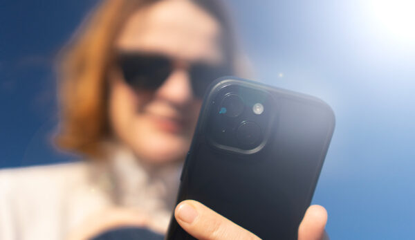 zon op telefoon scherm